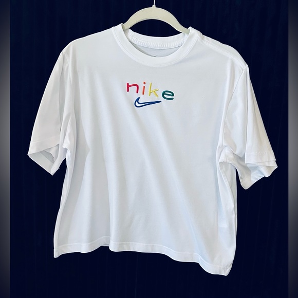 Nike crop T-shirt - Picture 1 of 3